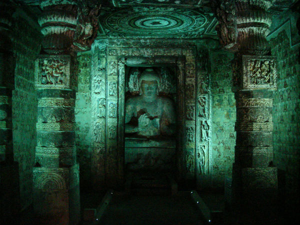 ಅಜ೦ತಾ ಮತ್ತು ಎಲ್ಲೋರಾ ಗುಹೆಗಳು