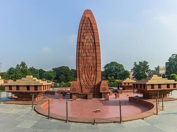 ಜಲಿಯನ್ ವಾಲಾ ಭಾಗ್ ನಲ್ಲಿ ಗೌರವಾರ್ಪಣೆ ಮಾಡಿರಿ