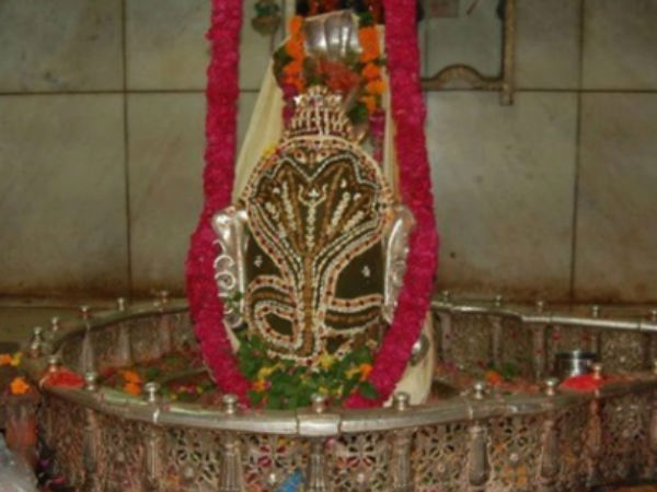 ಶವದ ಭಸ್ಮದಿಂದ ಅಭಿಷೇಕ ಮಾಡುತ್ತಾರೆ ಈ ಸ್ವಾಮಿಯನ್ನು....