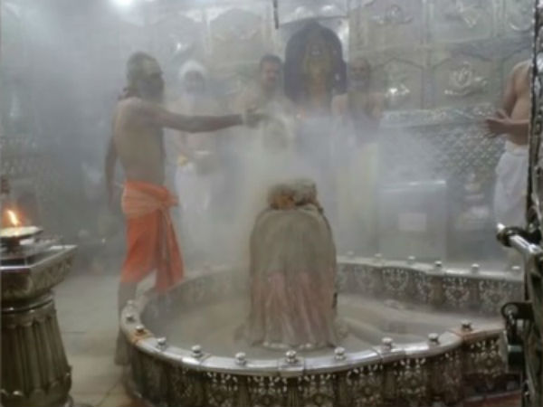 ಶವದ ಭಸ್ಮದಿಂದ ಅಭಿಷೇಕ ಮಾಡುತ್ತಾರೆ ಈ ಸ್ವಾಮಿಯನ್ನು....