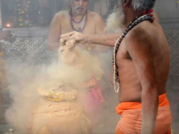 ಶವದ ಭಸ್ಮದಿಂದ ಅಭಿಷೇಕ ಮಾಡುತ್ತಾರೆ ಈ ಸ್ವಾಮಿಯನ್ನು....