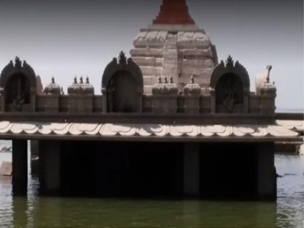 ಎಂಟು ತಿಂಗಳು ನೀರಿನಲ್ಲಿಯೇ ಇರುವ ದೇವಾಲಯವಿದು.....