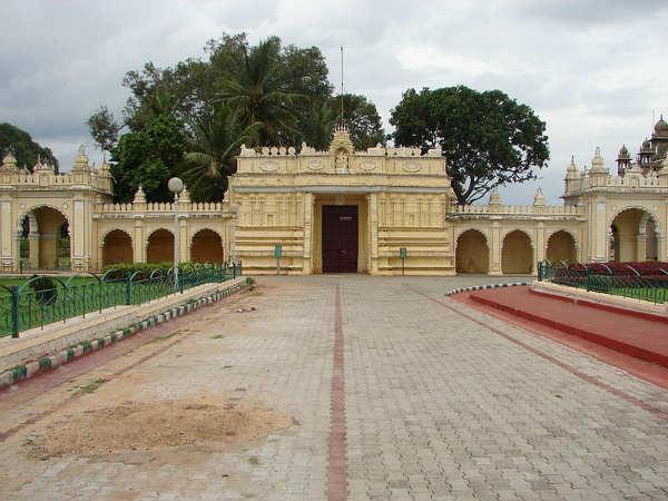 ತ್ರಿನಯನೇಶ್ವರಸ್ವಾಮಿ ದೇವಾಲಯ