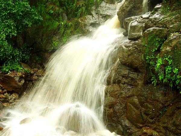 ಪಿಲೂಚಾ ದಬ್ಧಬಾ ಜಲಪಾತಗಳು