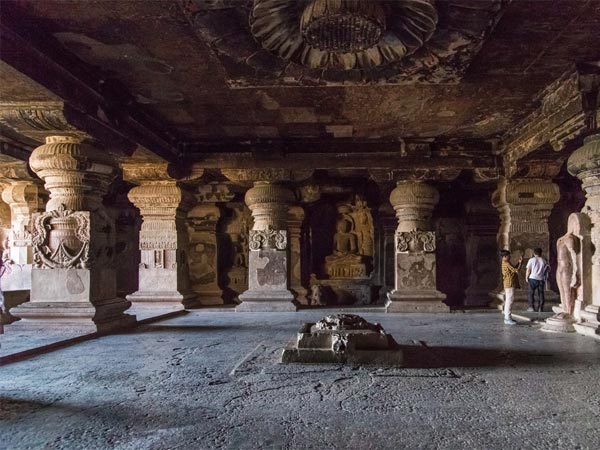 ಎಲ್ಲೋರಾ ಗುಹೆಗಳನ್ನು ಸ೦ದರ್ಶಿಸಲು ಅತೀ ಸೂಕ್ತವಾದ ಕಾಲಾವಧಿ