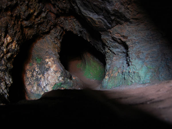 ಬಾಹ್ರೋತ್ ಗುಹೆಗಳು
