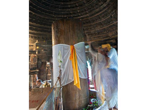 ಈ ವರಹಾಮೂರ್ತಿಯ ಮೈಯೆಲ್ಲಾ ದೇವತೆಗಳೇ....