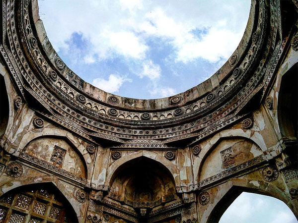 ಚ೦ಪಾನೇರ್ ನಲ್ಲಿ ವಾಸ್ತುಶಿಲ್ಪದ ಪಾರಮ್ಯವನ್ನು ಕಣ್ತು೦ಬಿಕೊಳ್ಳಿರಿ