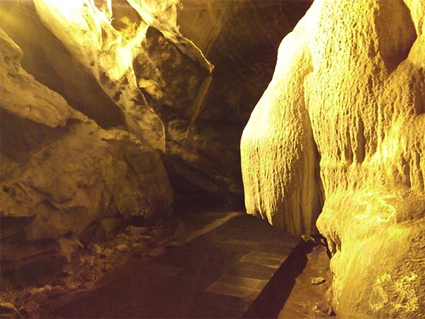6) ಬೋರಾ ಗುಹೆಗಳು (ಆಂಧ್ರ ಪ್ರದೇಶ)