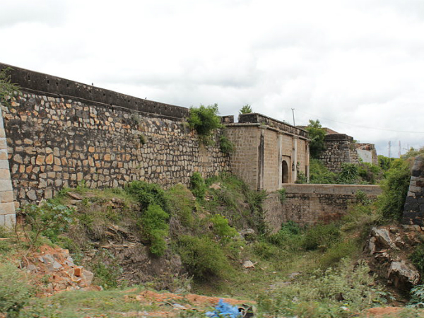 5) ಶ್ರೀರಂಗಪಟ್ಟಣ ಕೋಟೆ