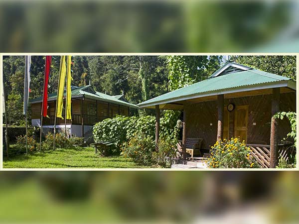 5) ಬಾನ್ ಫ಼ಾರ್ಮ್ ಹೌಸ್ (ಕ್ಯೂಜ಼ಿ೦ಗ್, ಸಿಕ್ಕಿ೦)