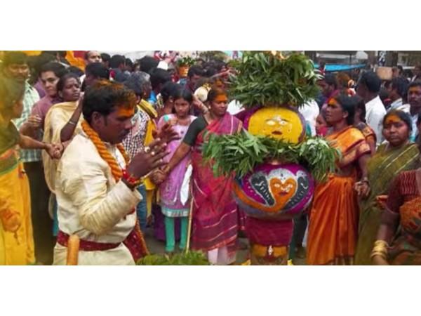 700 ವರ್ಷ ಹಳೆಯ ಬಲ್ಕಂಪೇಟೆ ಎಲ್ಲಮ್ಮ ದೇವಾಲಯದ ರಹಸ್ಯವೇನು ಗೊತ್ತ?