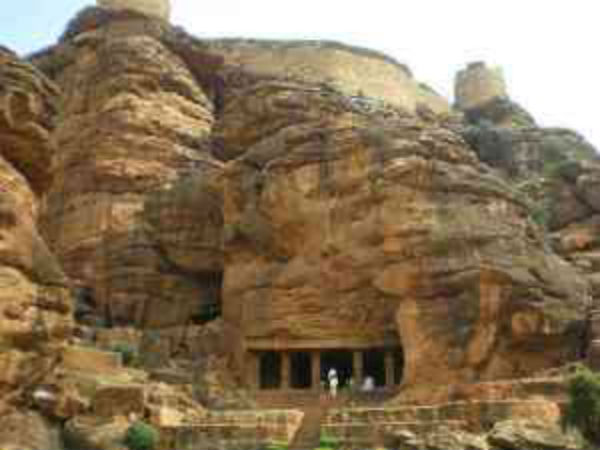 11.ಬಾದಾಮಿ ಗುಹೆ