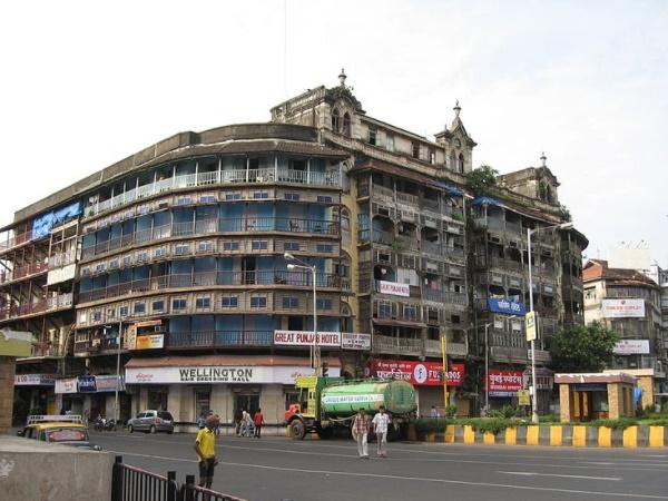 5.ಮುಂಬೈನಲ್ಲಿನ ಕಿರ್ಕಂ ರಸ್ತೆ