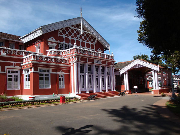 4.ಫರ್ನಾ ಹಿಲ್ಸ್ ಪ್ಯಾಲೆಸ್