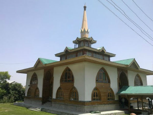 ಬಾಬಾ ರೇಷಿಯವರ ಪವಿತ್ರ ದೇಗುಲವನ್ನು ಸ೦ದರ್ಶಿಸಿರಿ