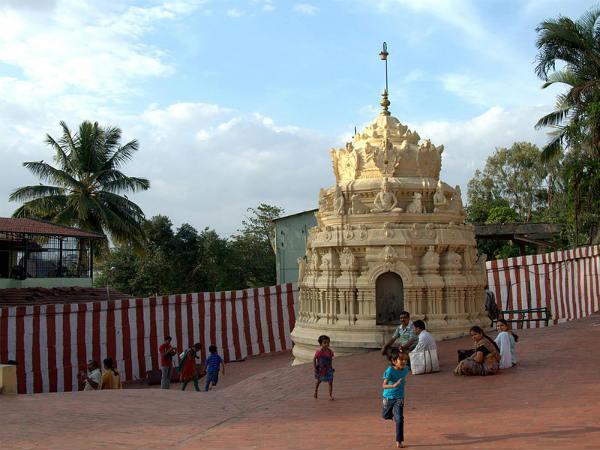 3.ಗವಿ ಗಂಗಾಧರೇಶ್ವರ ದೇವಸ್ಥಾನ