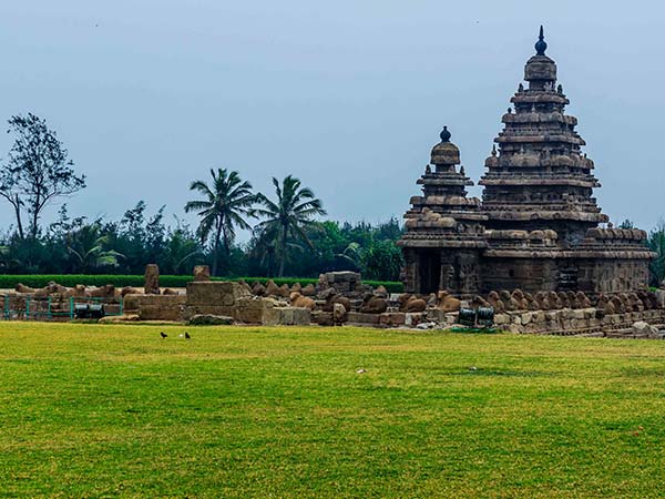 1) ಶೋರ್(ಕಡಲ ತೀರದ) ದೇವಾಲಯ