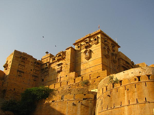 1) ಜೈಸಲ್ಮೇರ್ ಕೋಟೆ (ರಾಜಸ್ಥಾನ)