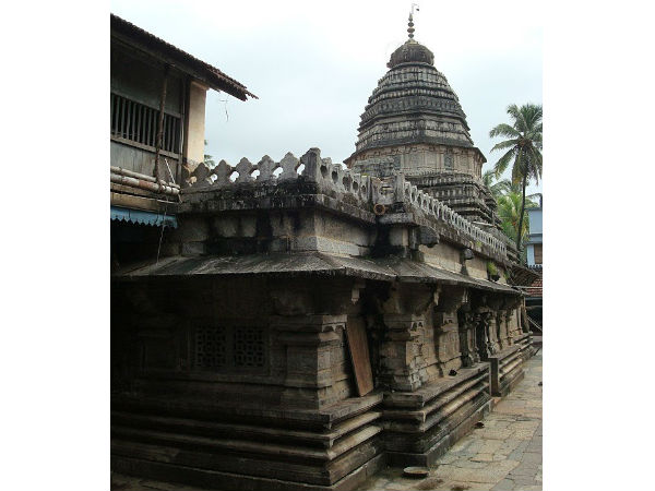 ದೇವಾಲಯಗಳಿಗೆ ತ್ತೀರ್ಥಯಾತ್ರೆ