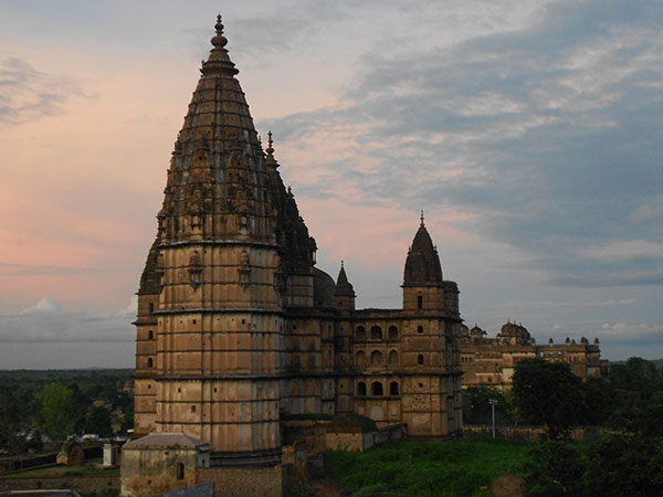 ಚತುರ್ಭುಜ ದೇವಾಲಯಕ್ಕೆ ಭೇಟಿ ಕೊಡಲು ಸೂಕ್ತ ಸಮಯ