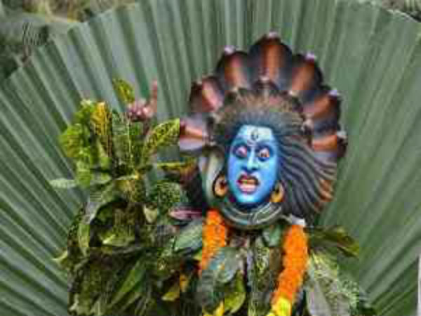10.ಡ್ಯಾನ್ಸ್ ಮಾಡಿದರೆ ದೇವರು ಕೂಡ ಇಳಿದು ಬರಲೇಬೇಕು...!