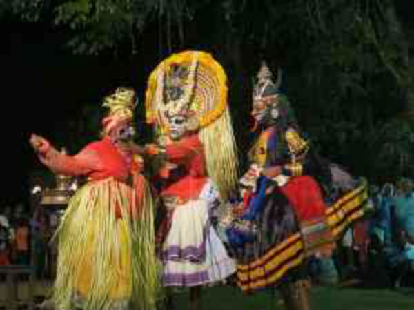 11.ಡ್ಯಾನ್ಸ್ ಮಾಡಿದರೆ ದೇವರು ಕೂಡ ಇಳಿದು ಬರಲೇಬೇಕು...!