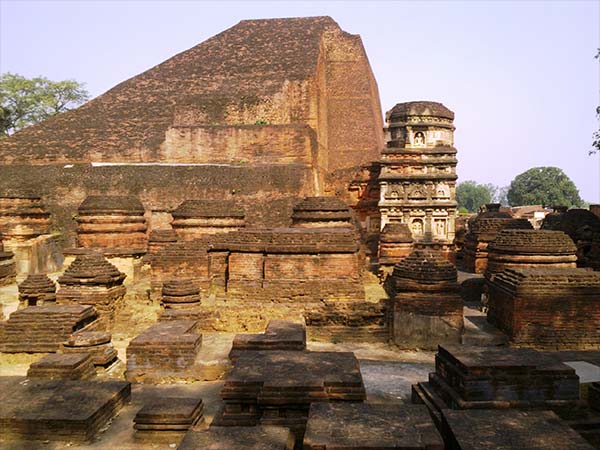 2) ನಳಂದ ವಿಶ್ವವಿದ್ಯಾಲಯ (ಬಿಹಾರ)