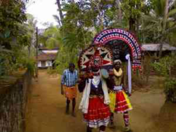 2.ಡ್ಯಾನ್ಸ್ ಮಾಡಿದರೆ ದೇವರು ಕೂಡ ಇಳಿದು ಬರಲೇಬೇಕು...!