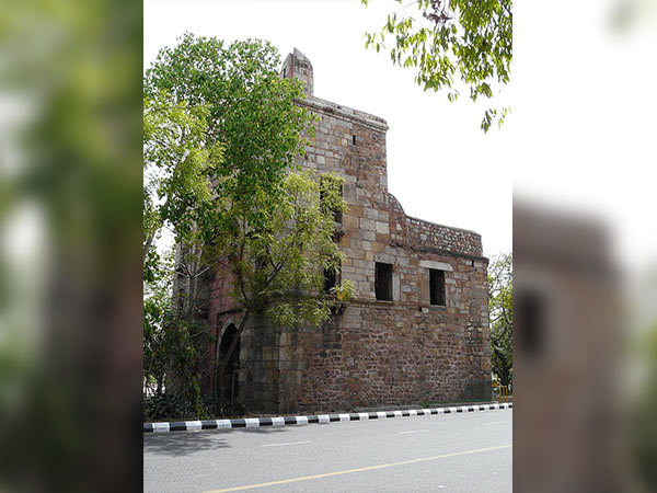 ಈ ರಕ್ತ ಸಿಕ್ತವಾದ ದ್ವಾರದ ಬಗ್ಗೆ ಇರುವ ದಂತಕಥೆಗಳು