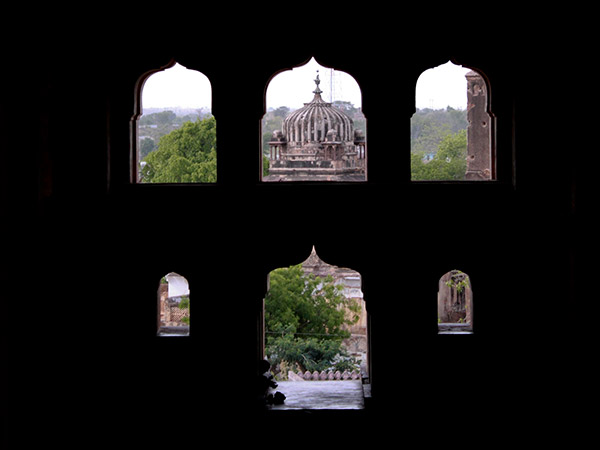 ಚತುರ್ಭುಜ ದೇವಾಲಯದ ಭವ್ಯ ಇತಿಹಾಸ