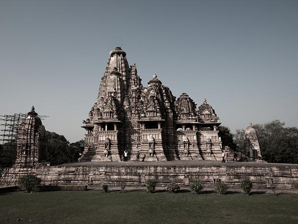 3) ಖಜುರಾಹೊ ದೇವಾಲಯಗಳು (ಮಧ್ಯ ಪ್ರದೇಶ)