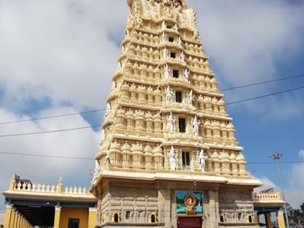 3.ಶಿರದಲ್ಲಿ ಲಿಂಗವನ್ನು ಧರಿಸಿರುವ ಮಹಿಮಾನ್ವಿತ ದೇವಿ ಇವಳು...