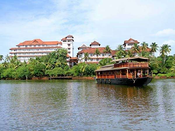ಹೌಸ್ ಬೋಟ್ ವಿಹಾರ