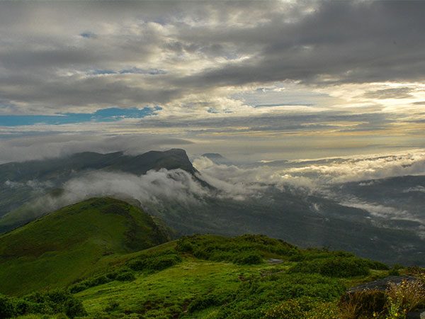4) ಪಶ್ಚಿಮ ಘಟ್ಟಗಳು