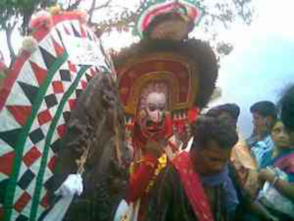 4.ಡ್ಯಾನ್ಸ್ ಮಾಡಿದರೆ ದೇವರು ಕೂಡ ಇಳಿದು ಬರಲೇಬೇಕು...!