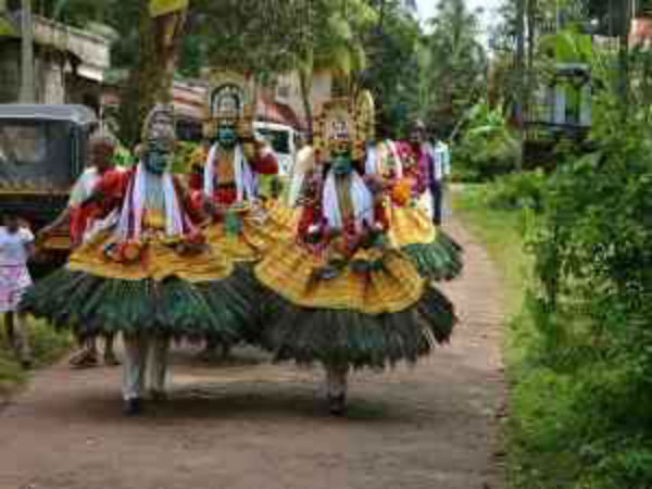 7.ಡ್ಯಾನ್ಸ್ ಮಾಡಿದರೆ ದೇವರು ಕೂಡ ಇಳಿದು ಬರಲೇಬೇಕು...!