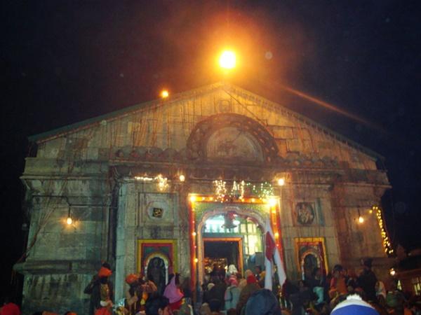 9.ತ್ರಿಭುಜಾಕಾರದಲ್ಲಿ ಶಿವಲಿಂಗವಿರುವ ಏಕೈಕ ದೇವಾಲಯವಿದು..!