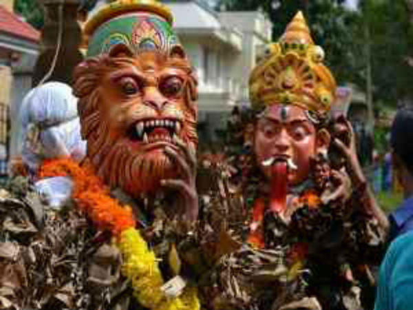 9.ಡ್ಯಾನ್ಸ್ ಮಾಡಿದರೆ ದೇವರು ಕೂಡ ಇಳಿದು ಬರಲೇಬೇಕು...!