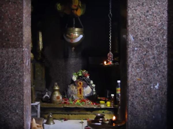 1.ಮರಳಿನಲ್ಲಿ ಮಾಡಿದ ಶಿವಲಿಂಗಗಳು...