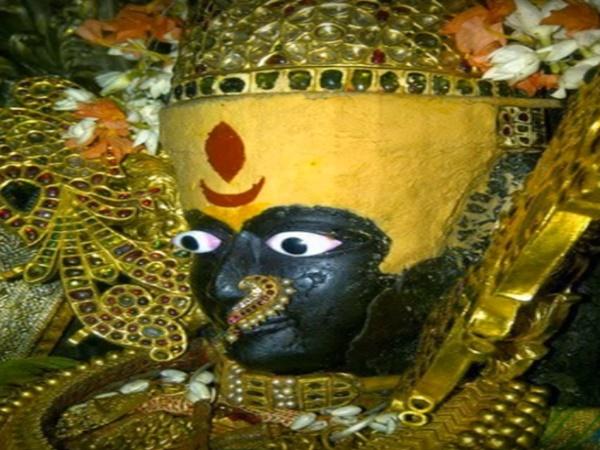 12.ಆರ್ಥಿಕ ಸಮಸ್ಯೆಗಳಿಂದ ಹೊರಗೆ ಬರಲು ಸಿರಿಸಂಪತ್ತನ್ನು ನೀಡುವ ಲಕ್ಷ್ಮೀ ದೇವಿಯನ್ನು