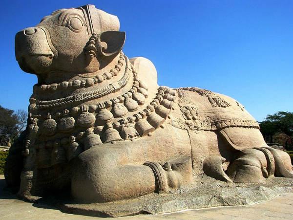 ಬೃಹತ್ ನಂದಿ ವಿಗ್ರಹ