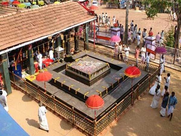 13.ಅಲ್ಲಿ ಇಂದಿಗೂ ದುರ್ಯೋಧನನೇ ದೇವರು..