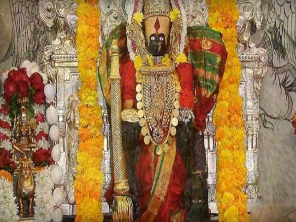 17.ಆರ್ಥಿಕ ಸಮಸ್ಯೆಗಳಿಂದ ಹೊರಗೆ ಬರಲು ಸಿರಿಸಂಪತ್ತನ್ನು ನೀಡುವ ಲಕ್ಷ್ಮೀ ದೇವಿಯನ್ನು