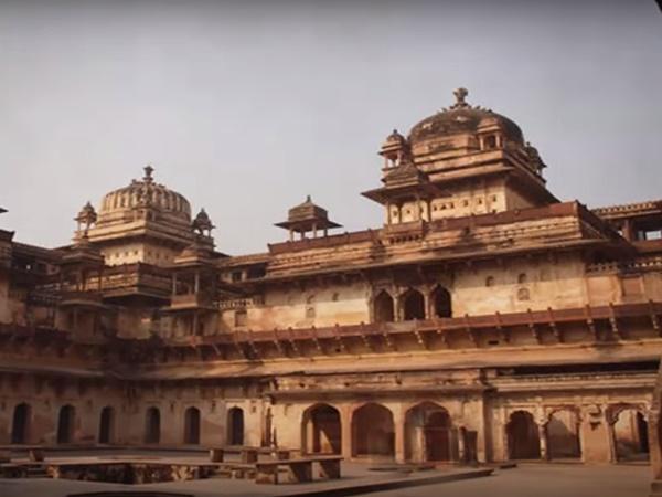 17.ಸಾಮಾನ್ಯವಾಗಿಯೇ ಕಾಣುತ್ತದೆ ಕೋಟೆ
