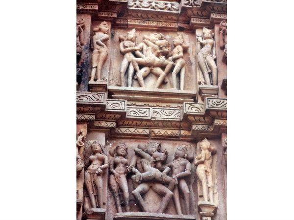 ಕಾಮುಕ ಮೂರ್ತಿಗಳ ಶಿಲ್ಪಕಲಾಕೃತಿ