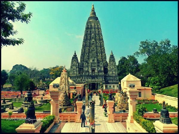 ಅಶೋಕ ದೇವಾಲಯವನ್ನು ನಿರ್ಮಿಸಿದನು