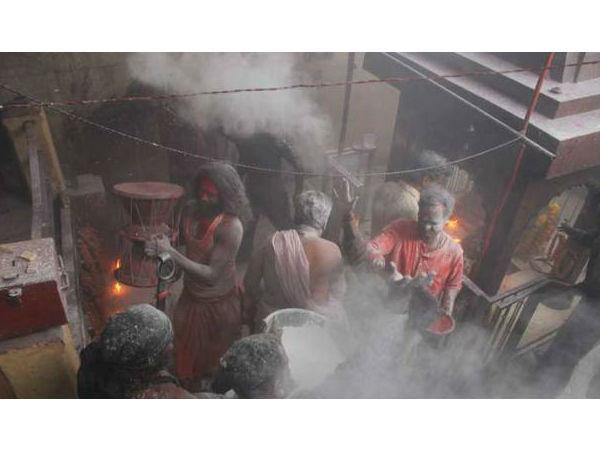 ಮಸಣದ ಹೋಳಿ ಎಂದೇ ಪ್ರಸಿದ್ಧವಾಗಿದೆ