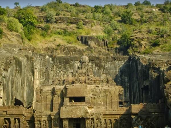 4.ಔರಂಗಜೇಬನಿಗೆ ಸವಾಲು ಹಾಕಿದ ಹಿಂದೂ ದೇವಾಲಯ...