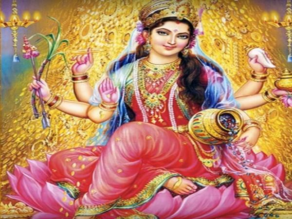 4.ಆದರೆ ಇಲ್ಲಿನ ಮಹಾಲಕ್ಷ್ಮೀಯು ಪಶ್ಚಿಮ ಮುಖವಾಗಿ ಇರುವುದು ಮತ್ತೊಂದು ವಿಶೇಷತೆ.